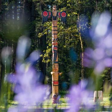 Totem with purple flowers in foreground