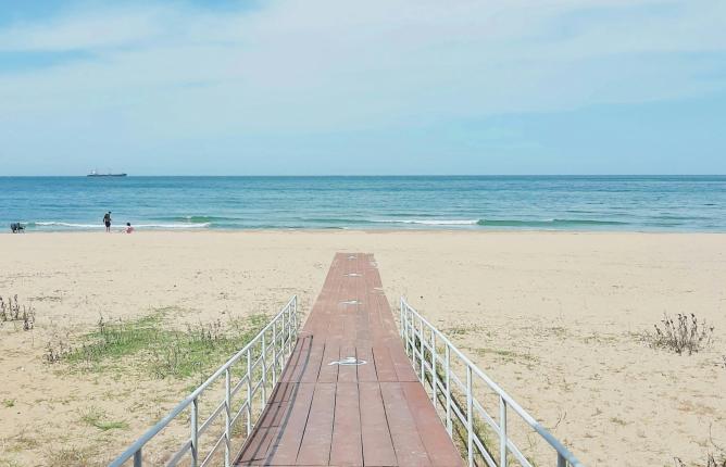 wheelchair beach access mat